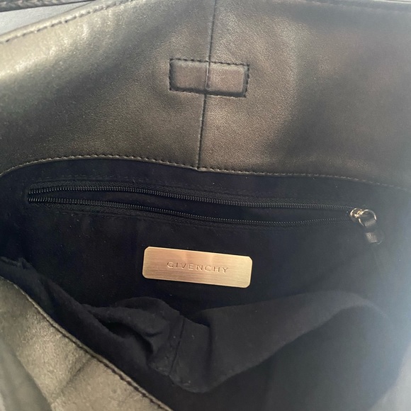 Givenchy purse used a hand full time only - Picture 3 of 4